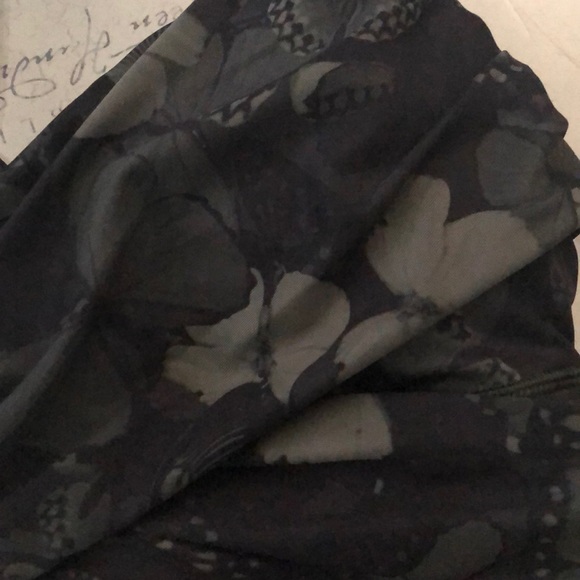 Lulu lemon work out top. - Picture 4 of 5